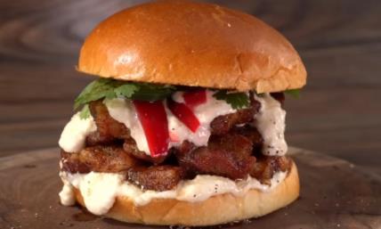 Sendvič sa slaninom i čvarcima