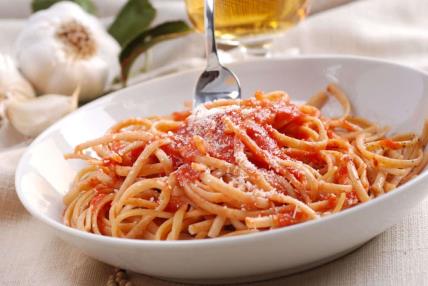 Špagete u crvenom sosu