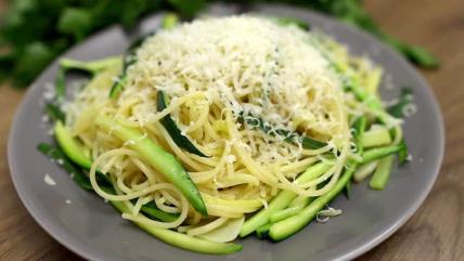 Pikantne zelene špagete
