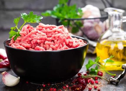 Šta se dodaje u mleveno meso da bude ukusnije
