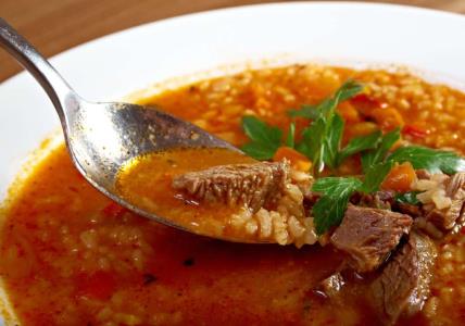 Starinska paradajz čorba sa kostima