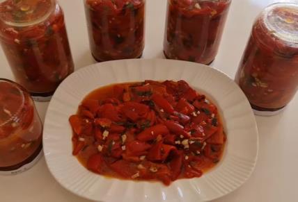 Salata od pečenih paprika