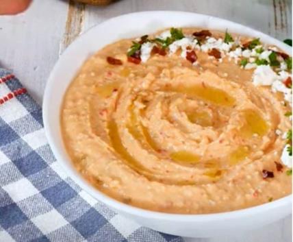 Ljuti umak sa feta sirom