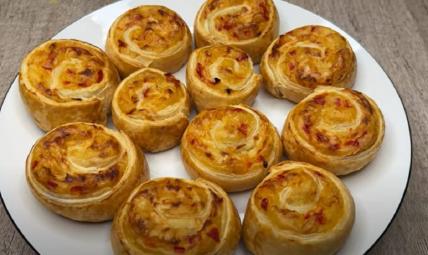 Rolnice od lisnatog testa sa paprikama