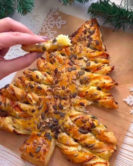 Jelka od lisnatog testa - novogodišnje predjelo