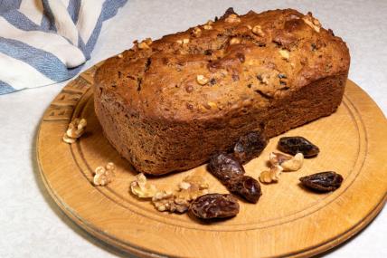 slatki hleb sa urmama i orasima