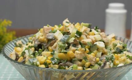 Salata sa belim mesom i kukuruzom