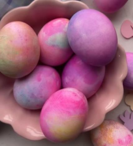 Jaja farbana sodom bikarbonom