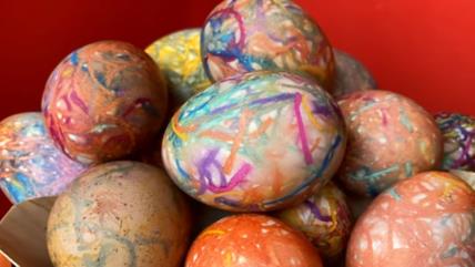 Kako se farbaju jaja koncem