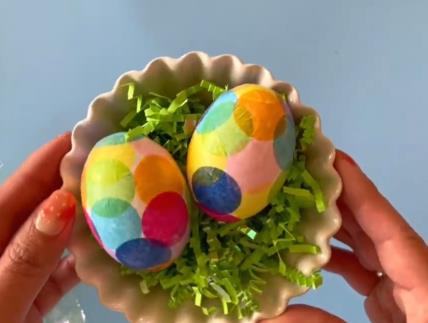 Farbanje jaja konfetama
