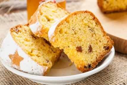 hleb sa suvim grožđem i cimetom