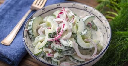 Osvežavajuća salata sa krastavcima