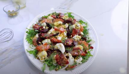 Bogata salata od cvekle sa sirom i pistaćima