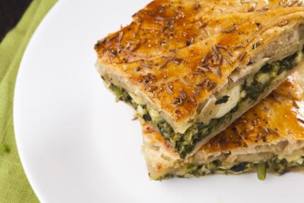 Jednostavan burek sa spanaćem i sirom
