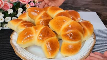 Najmekše kiflice sa krem sirom i suvim grožđem