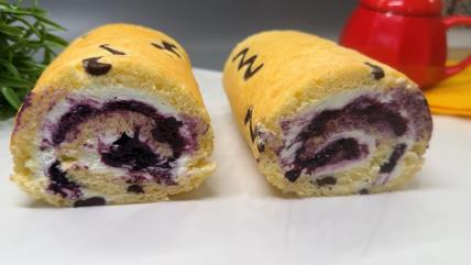 Patišpanj rolat sa džemom i krem sirom