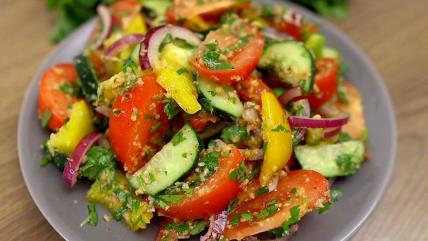 Letnja salata sa dresingom od oraha