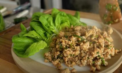 Piletina sa mladim lukom i zelenom papričicom