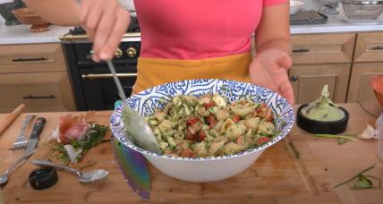 Pileća kapreze pasta salata