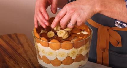 Jednostavan i savršen banana torta u činiji