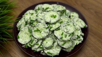 Salata od svežih krastavaca sa krem sirom
