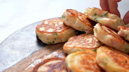 Američke palačinke sa šunkom i mladim lukom