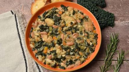 Toskanska gusta supa sa povrćem, pasuljem i hlebom