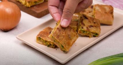 Turske pitice sa piletinom i mladim lukom