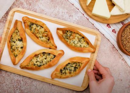 Čamci od testa punjeni sirom i peršunom