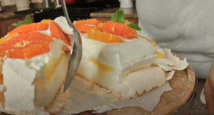 Lagana Pavlova torta sa pomorandžama