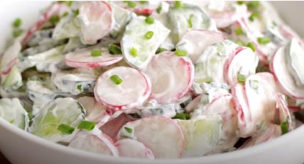 Letnja kremasta salata od krastavca i rotkvice