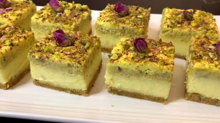 Kremasti kolač sa pistaćima i keksom