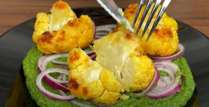 Začinjeni pečeni cvetovi karfiola sa umakom od spanaća