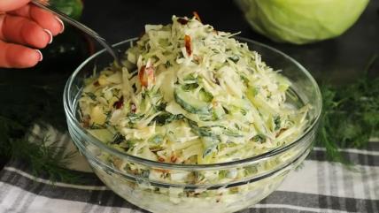 Neobična salata od kupusa sa karamelizovanim lukom