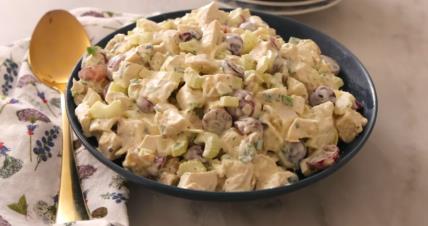 Pileća salata sa crnim grožđem