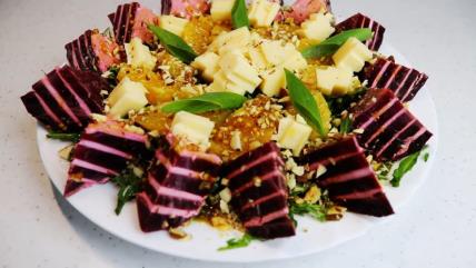 Salata sa cveklom, sirom i pomorandžom