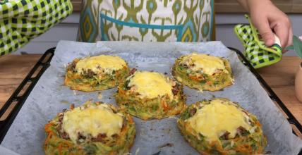 Povrtna gnezda sa mlevenim mesom i sirom