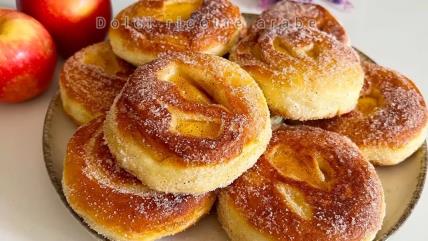 Slatke pržene rolnice sa jabukama