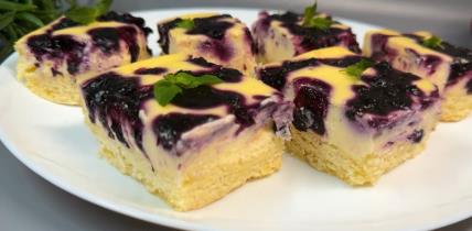 Kolač sa borovnicama i filom od sira