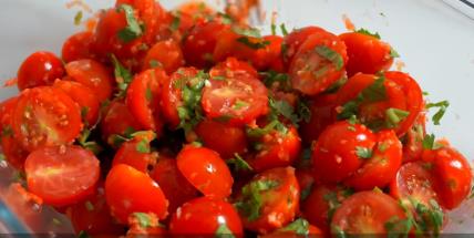 Salata od čeri paradajza