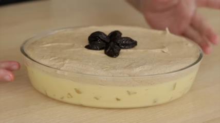 Najjednostavniji recept za kolač sa ananasom i šljivama koji se brzo pravi