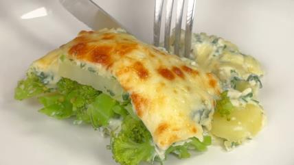 Zapečeni krompir sa brokolijem u bešamel sosu