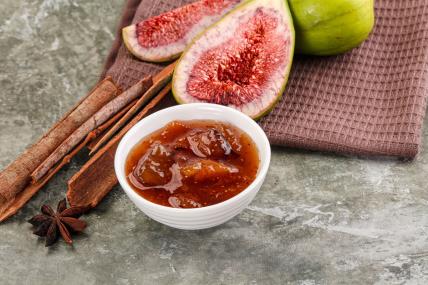 Karamelizovane smokve u sirupu – jednostavan recept za zimnicu