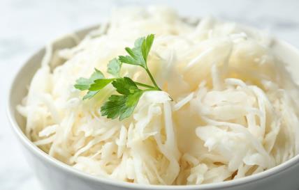 Kafanska kupus salata u činiji