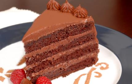 Čokoladna Ana torta na tanjiru