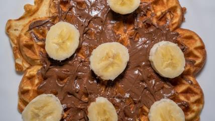 Bakin kolač sa bananama i kremom