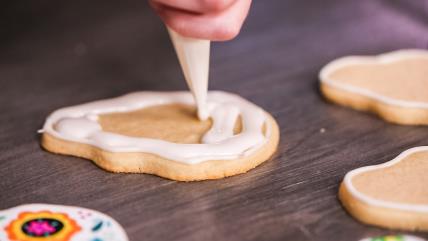 Dekorisanje kolačića kraljevskom glazurom