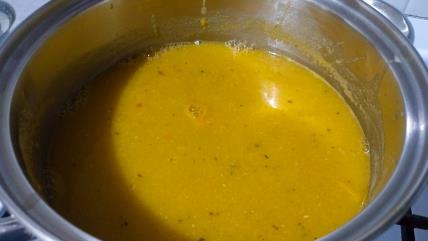 Lagana posna čorba od sočiva u šerpi