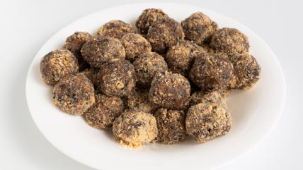 Zdrave kuglice od suvog voća za tanjir