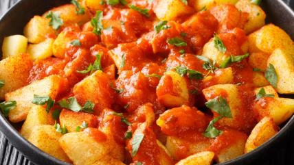 Manastirski krompir po receptu sa Hilandara u tanjiru